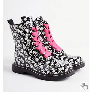 NEW Torrid Betsey Johnson Skull combat boots